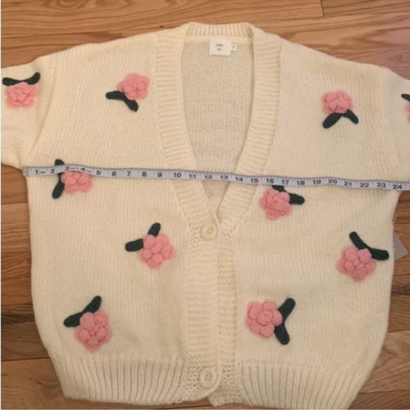 Luna Ivy ivory flower rose cardigan size Medium - Picture 2 of 3